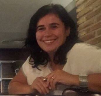 <em>María R.</em>